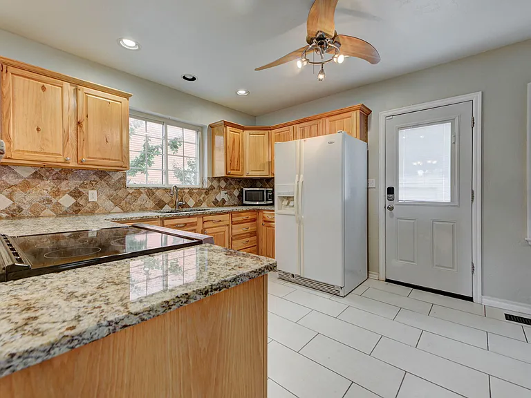 2529 NW 26th St — Photo 13
