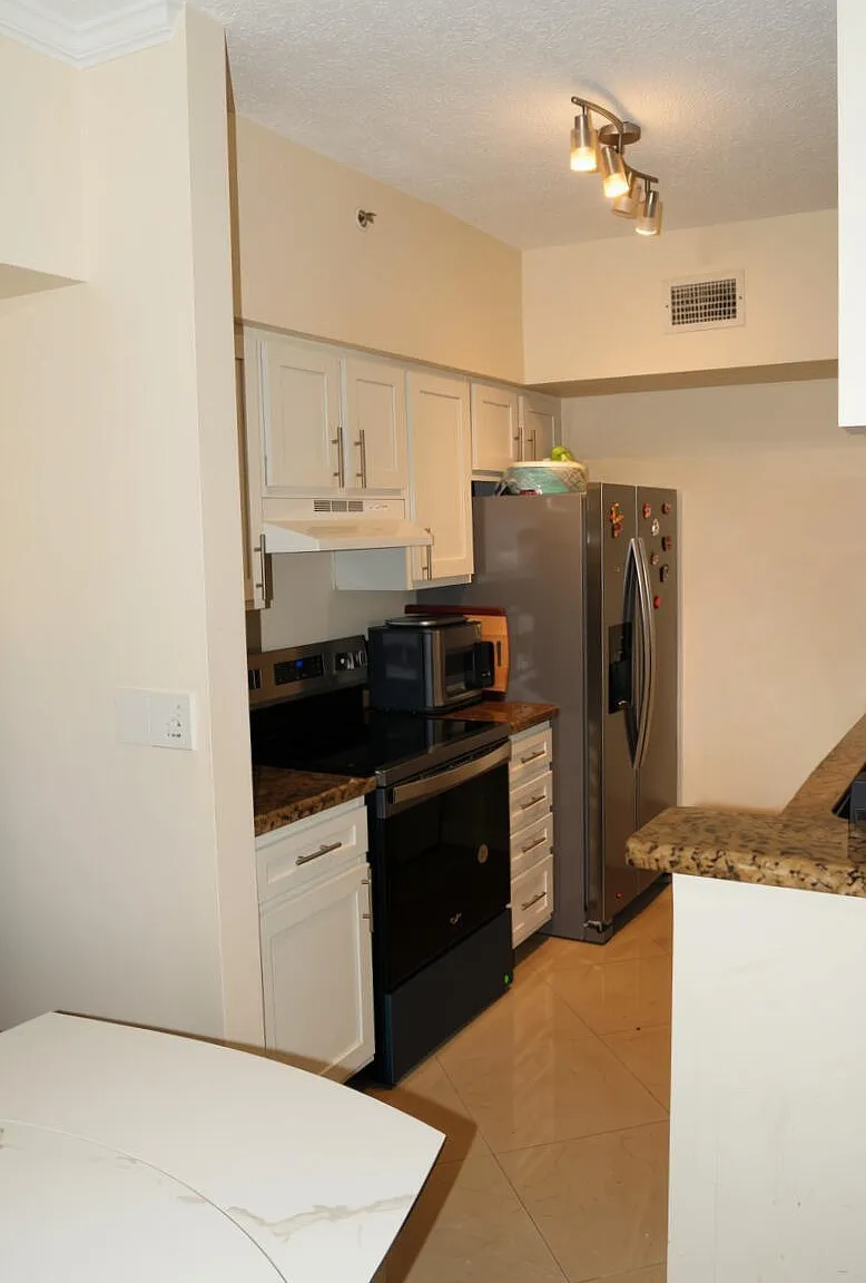 3 bed, 2.0 bath, 1255 sqft, $2,595 — Photo 3