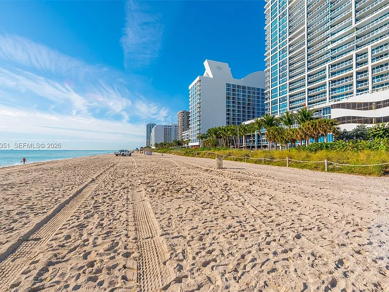 6801 Collins Ave #806 — Photo 9