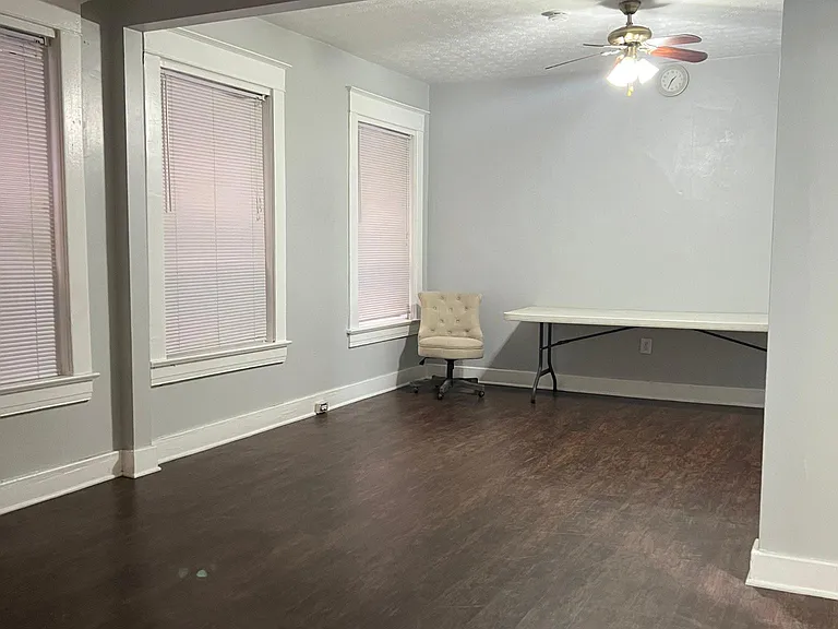 1043 S Jackson St — Photo 8