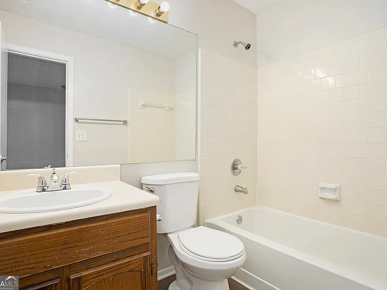 5731 Wells Cir — Photo 13