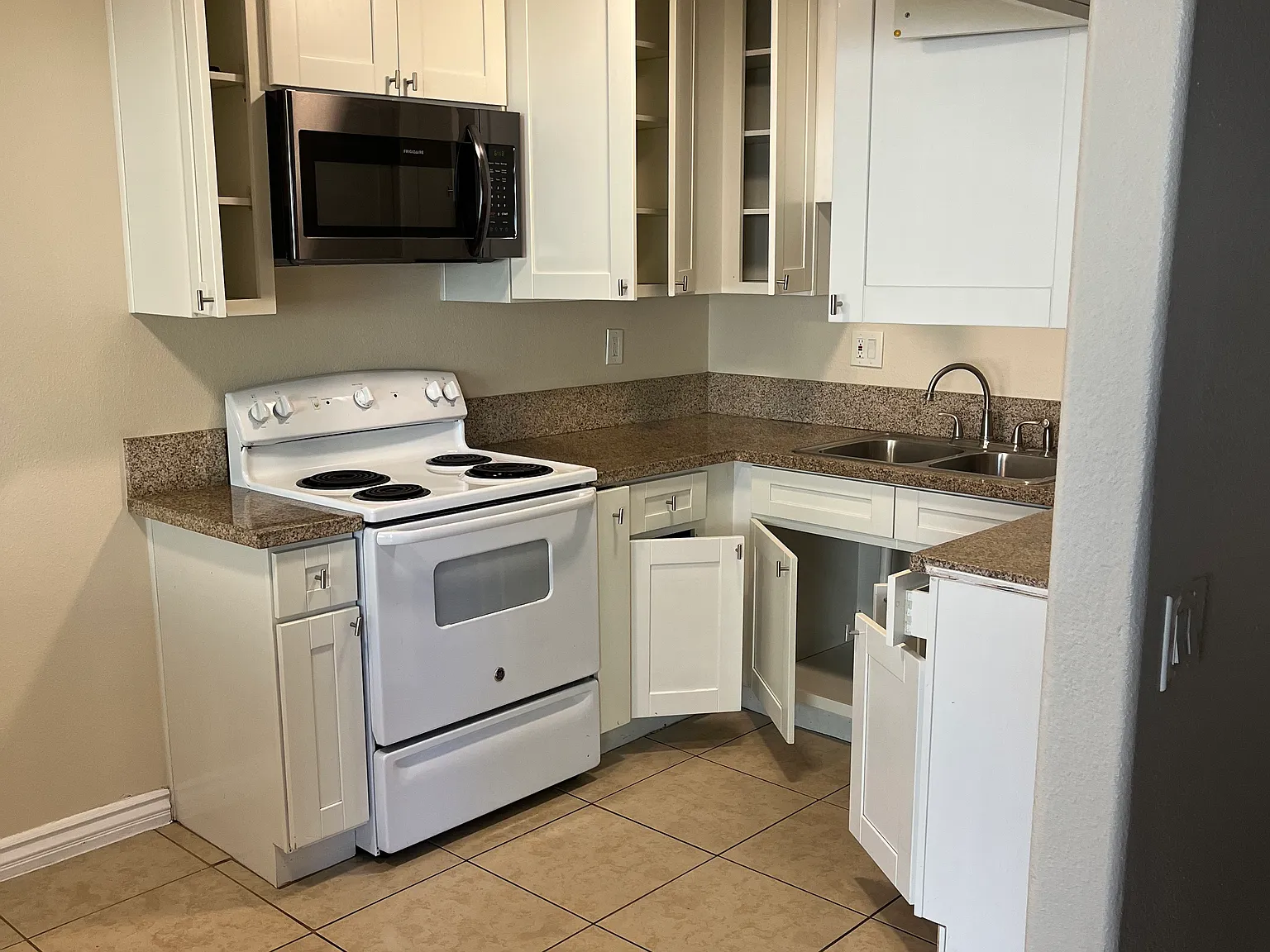 2 bed, 1000 sqft, $2,000 — Photo 3