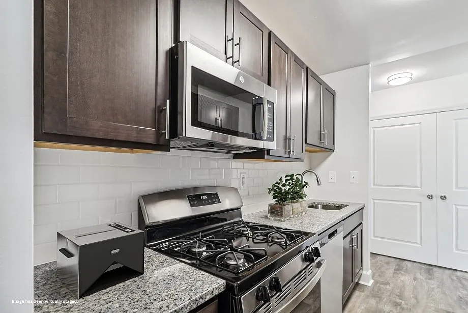 Rolling Park Apartments — Photo 3