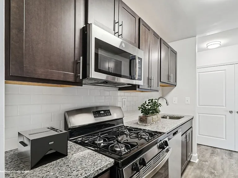 Rolling Park Apartments — Photo 3