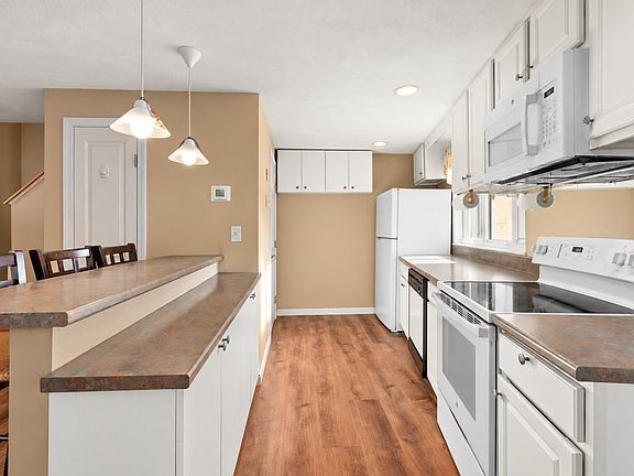 5th image of 57 Hillcrest St