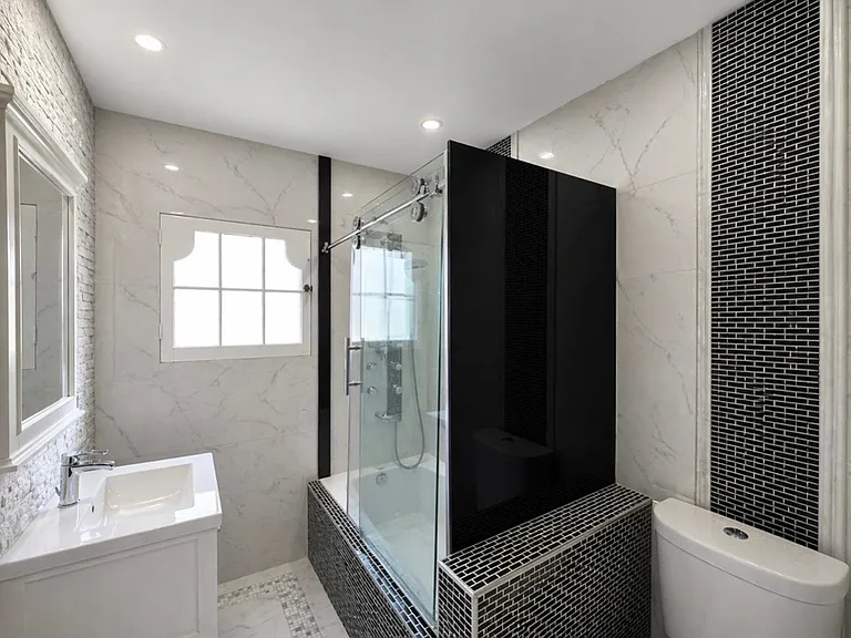 710 Adelaide Pl — Photo 28