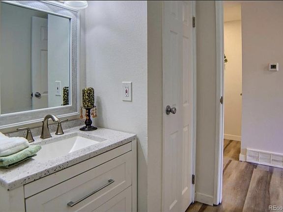 5th image of 13943 E Jewell Ave