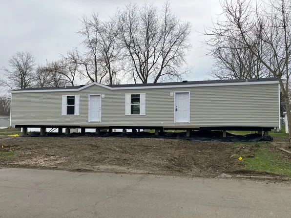 1246 Greenwich #1246, Brookfield, OH 44403