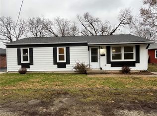 323 W Tyler Ave, Charleston, IL 61920