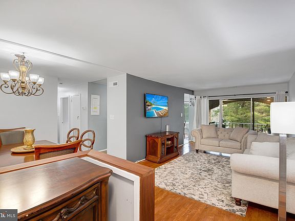 3rd image of 406 Girard St #37