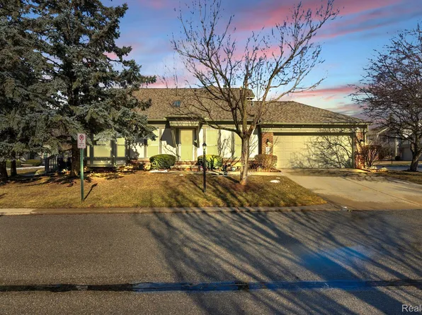 41679 Wild Turkey Ln #136, Canton, MI 48188