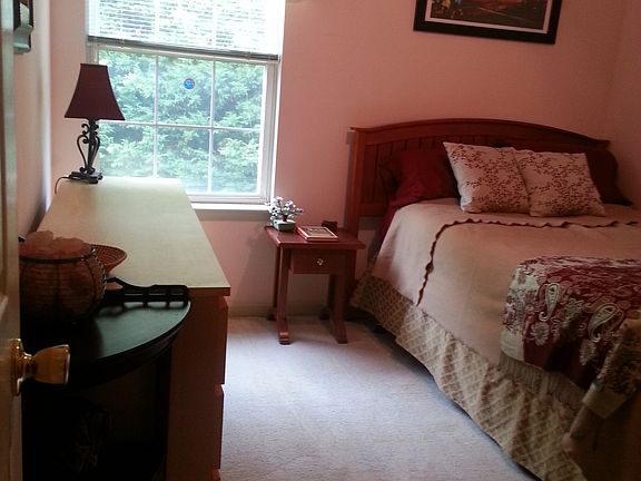 Upstairs Bedroom (1b)