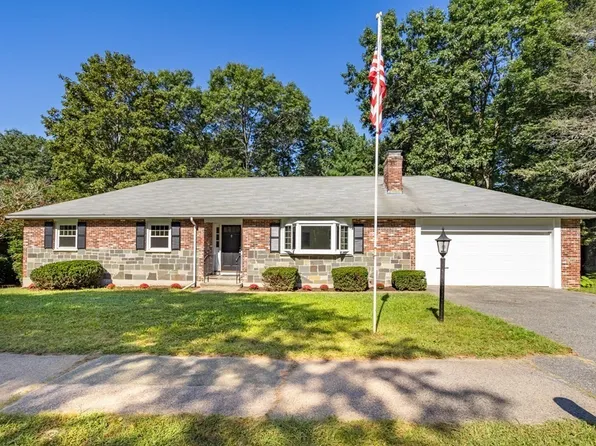 284 Oak Hill Cir, Concord, MA 01742