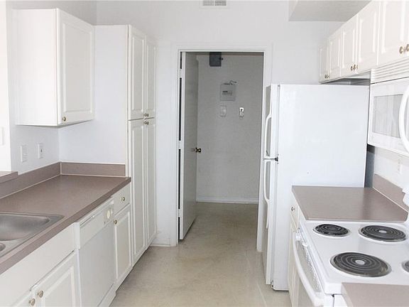 3rd image of 5554 Metrowest Blvd #4-202