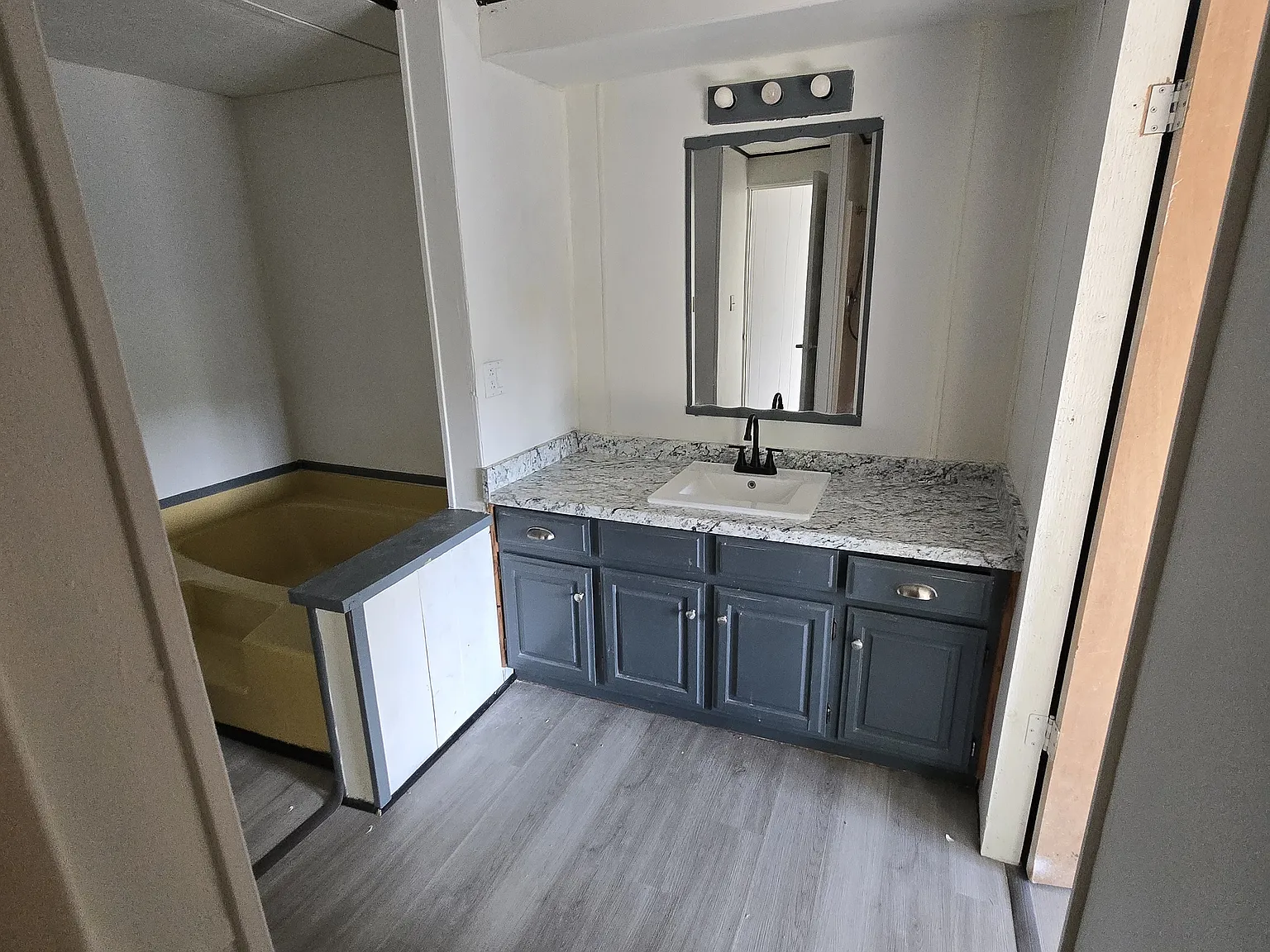 2 bed, 875 sqft, $700 — Photo 4