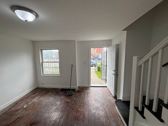 3rd image of 650 E 105th Pl