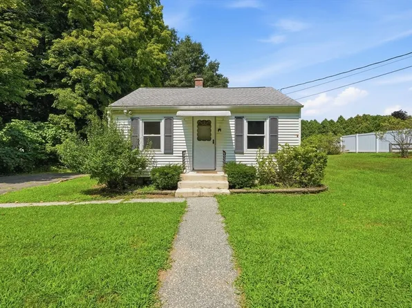 289 Southampton Rd, Holyoke, MA 01040