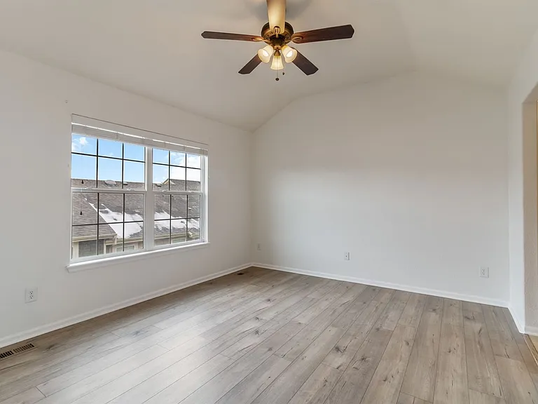 727 Crooked Y Point — Photo 9