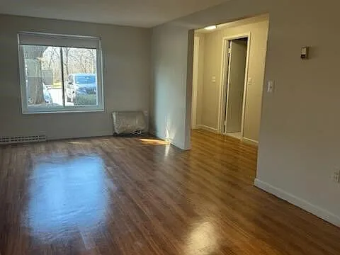 Kings Lynne Apts — Photo 2