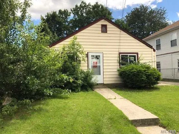 40 Byrd St, Hempstead, NY 11550