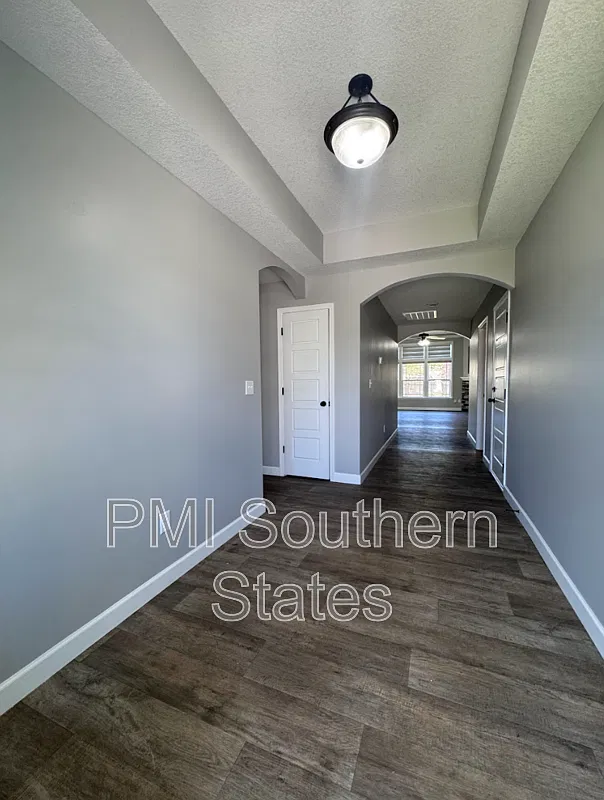 3 bed, 2.0 bath, 1899 sqft, $1,900 — Photo 3
