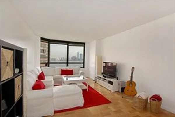 Rented by City Connections Realty | media 30