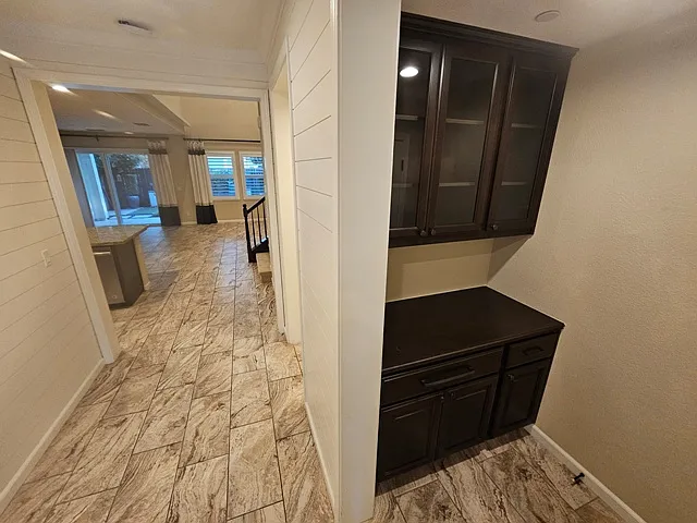5 bed, 3.5 bath, 2572 sqft, $4,000 — Photo 1