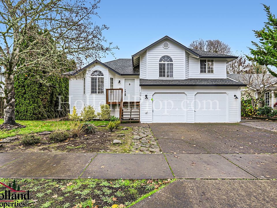 1st image of 3076 NE Kaster Dr