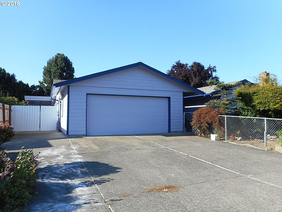 2nd image of 1416 NE 131st Cir