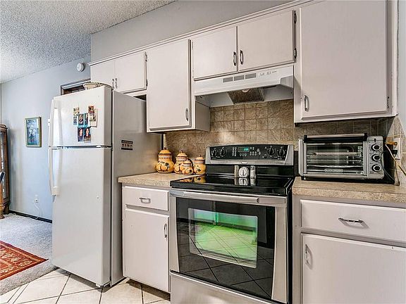 5th image of 1825 E Lindsey St APT 1