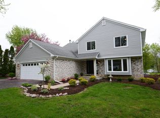110 Arthur Ave, Roselle, IL 60172