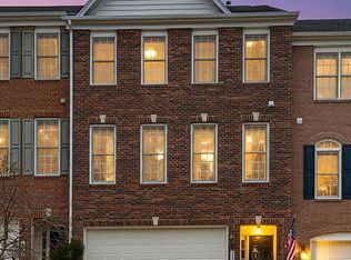8378 Old Vicarage St, Lorton, VA 22079