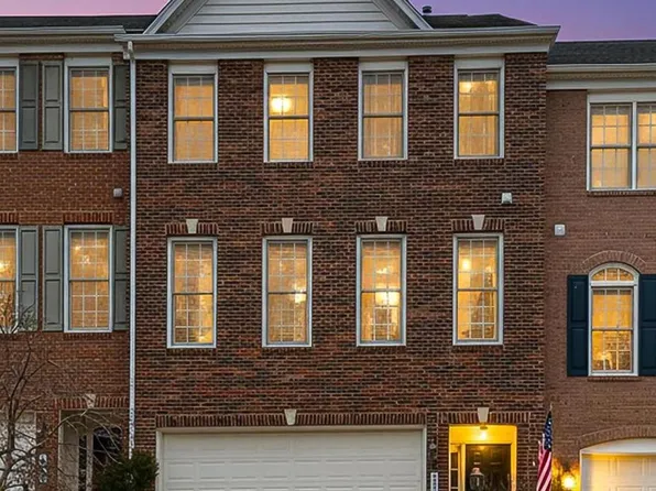 8378 Old Vicarage St, Lorton, VA 22079