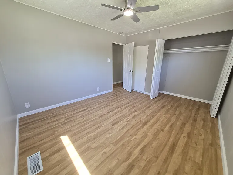 464 Carol Dr — Photo 15