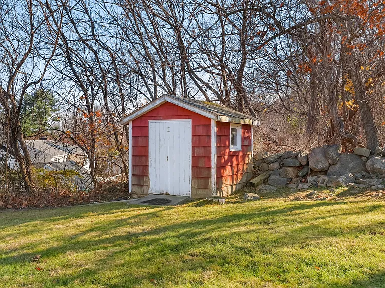 67 Barclay Dr — Photo 32