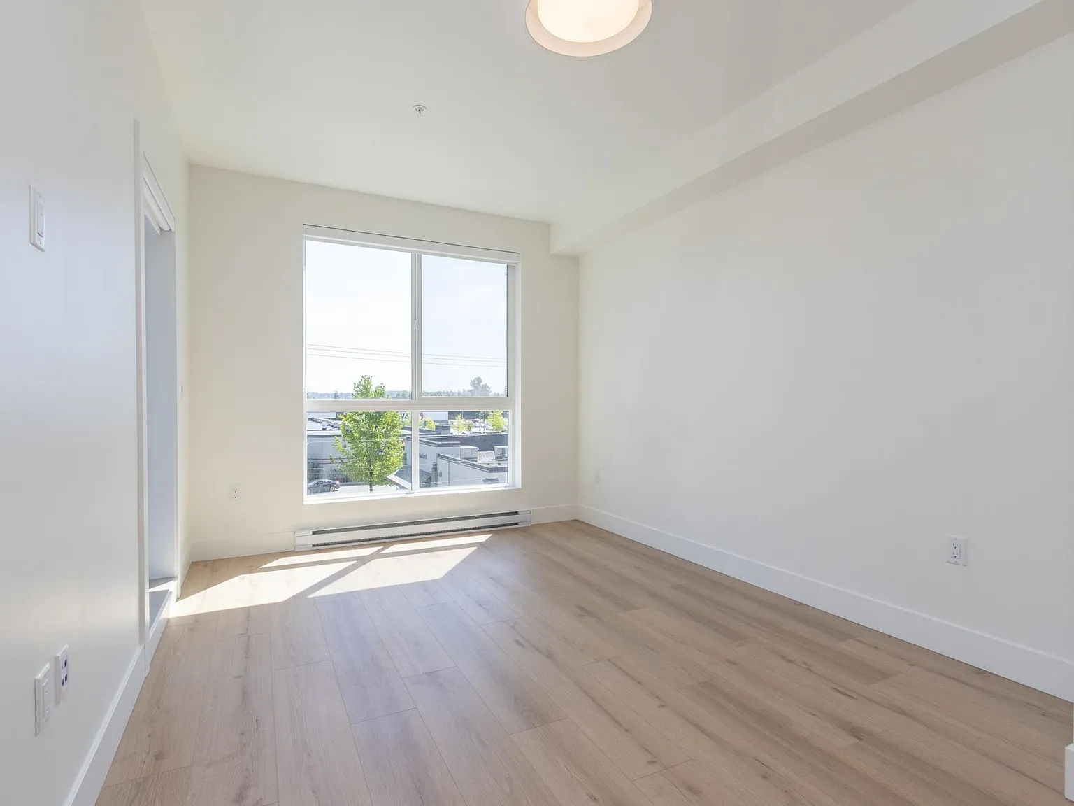2 bed, 656 sqft, $1,950 — Photo 4