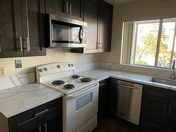 4th image of 998 S Mollison Ave S #8