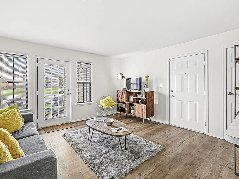 Enclave at Eagle Creek Apartments — Photo 8