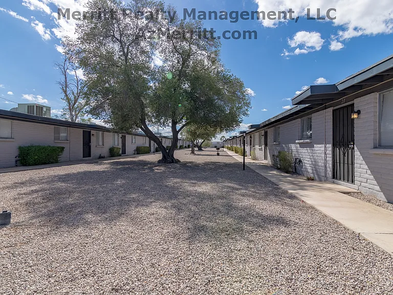 50 W King Rd #9 — Photo 26