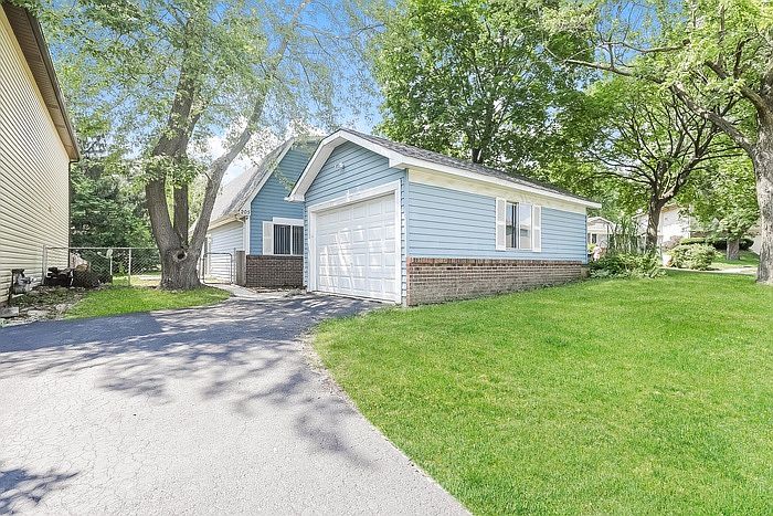 1st image of 205 Bunker Hill Dr