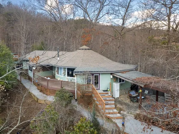 192 Iris Ln, Whittier, NC 28789