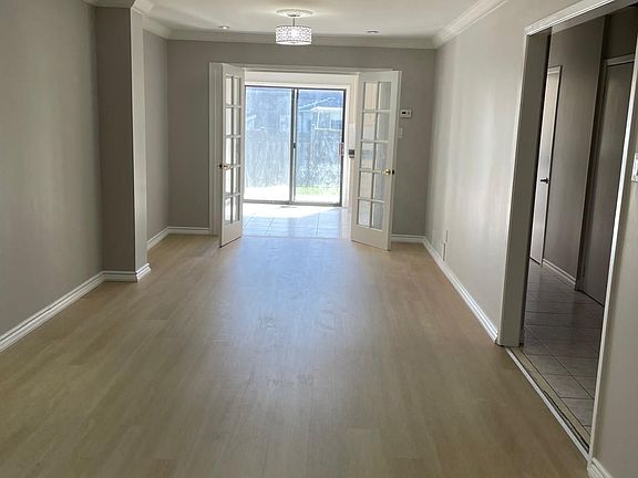 5th image of 33 Rowe Ct