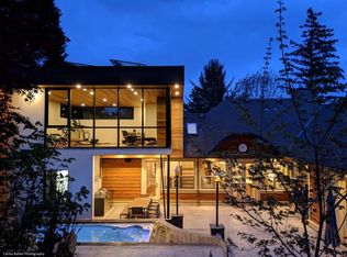 6895 SW Canyon Dr, Portland, OR 97225