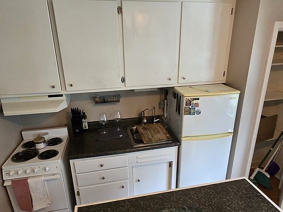 5th image of 317 2nd St #2
