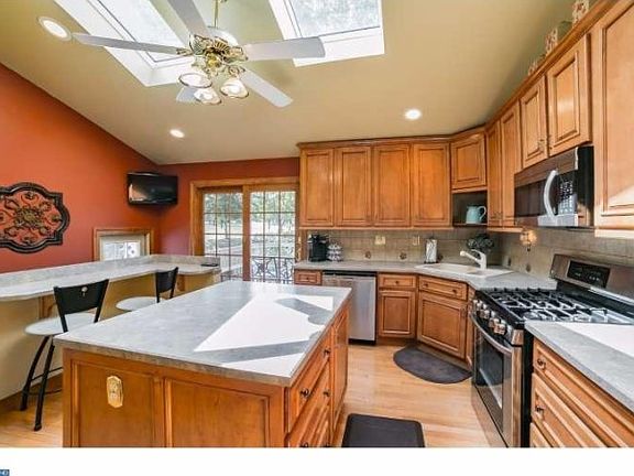 2nd image of 7 Bolton Ct