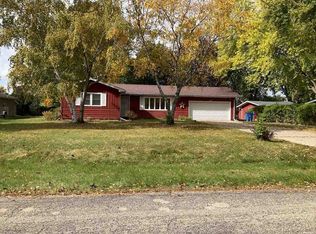 425 Kirkwood Dr, Oshkosh, WI 54904