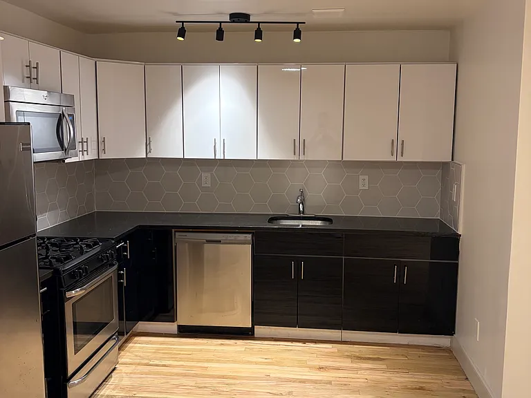 322 Hart St #2 — Photo 12