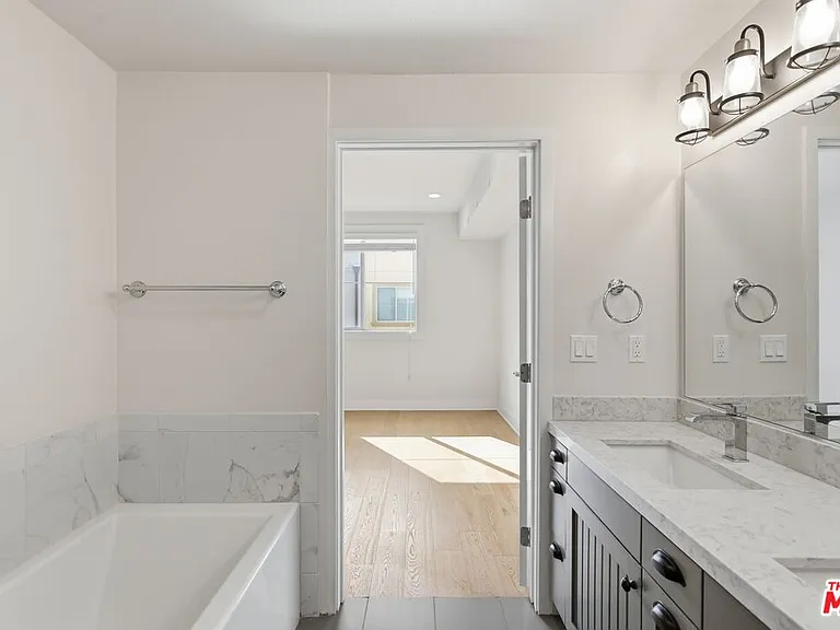 627 Deep Valley Dr #Penthouse 620 — Photo 18