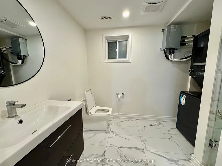 214 Bayview Ave #BASEMENT — Photo 11