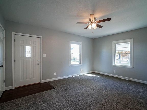 4th image of 311 W Walnut St
